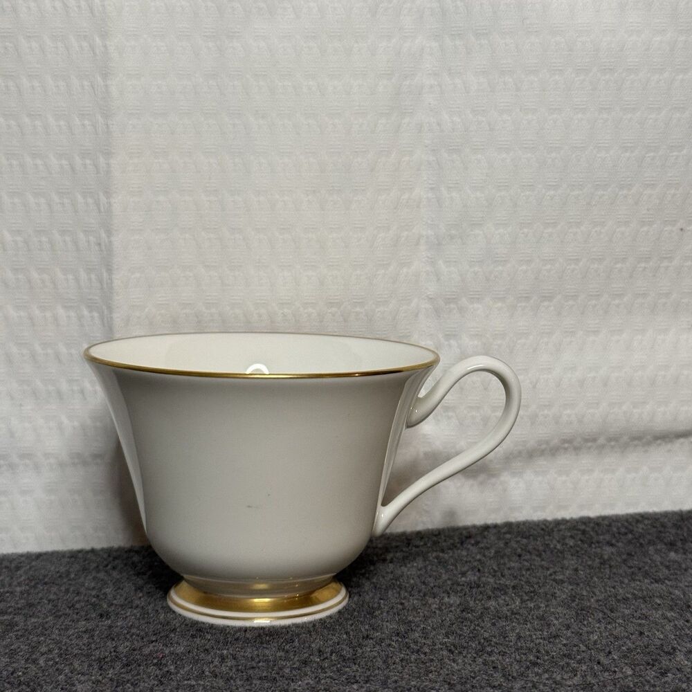 Oxford Bone in China 2 sets of Dessert Plates and tea cups - Made in USA